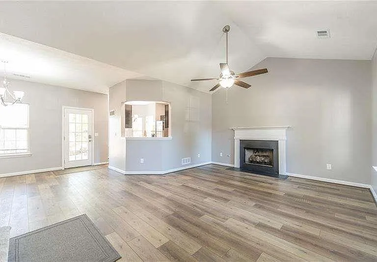 2716 Lake Park Rdg E — Photo 6