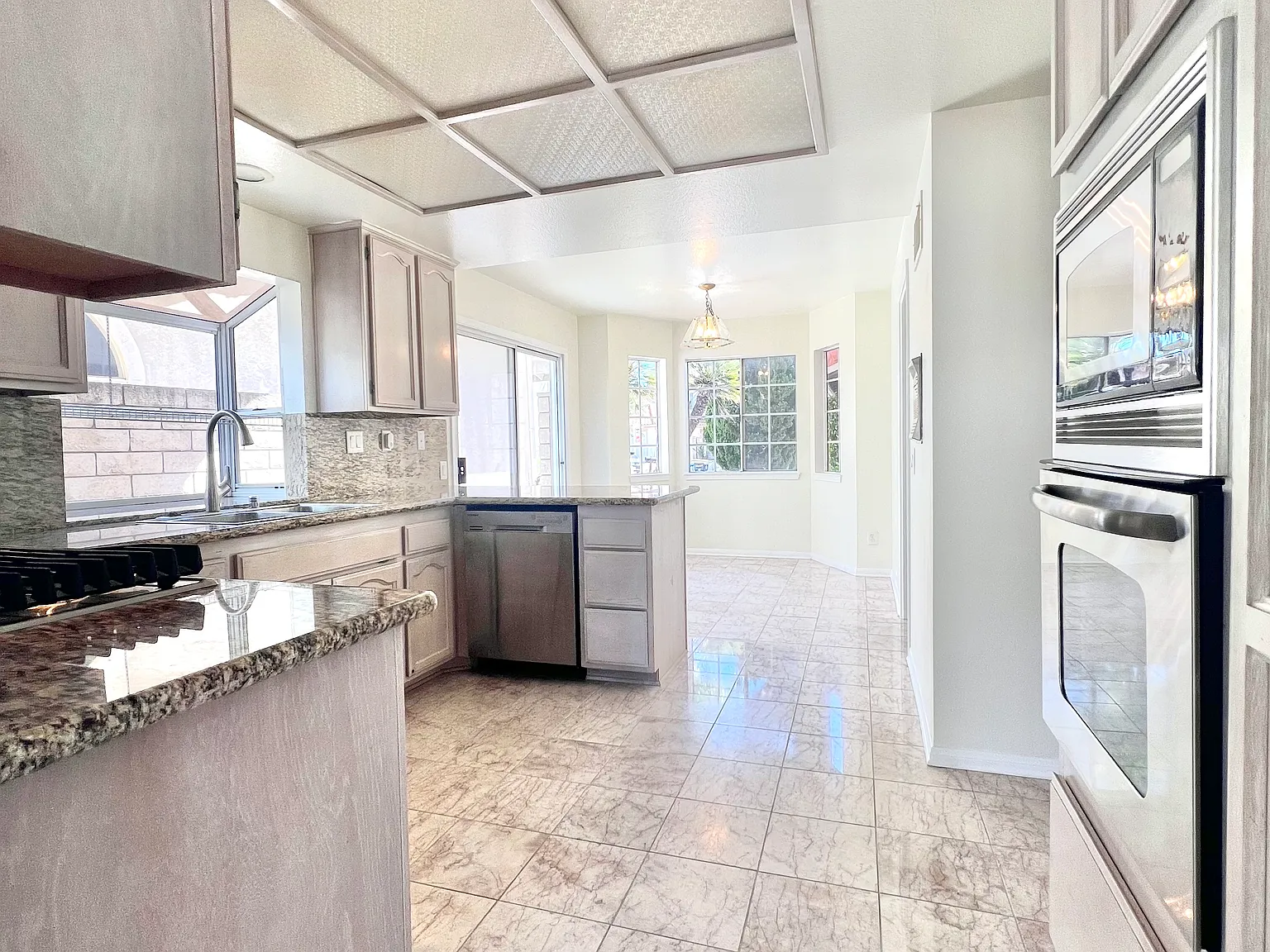 5 bed, 2.5 bath, 2231 sqft, $4,950 — Photo 4