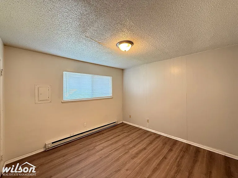 208 N 6th St — Photo 9
