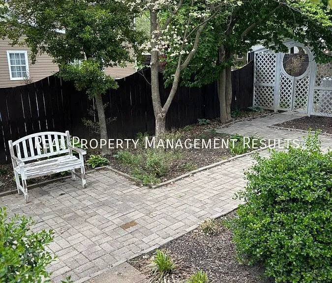 402 W Jennings St — Photo 21