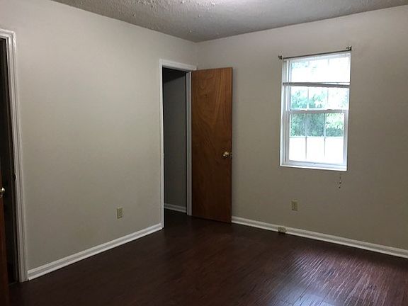 3rd image of 1548 Hamilton Dr APT 102