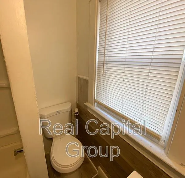 709 Townsend Pl #LOWER — Photo 10