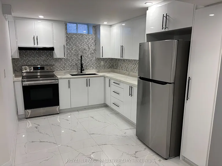 308 Callaghan Cres — Photo 1
