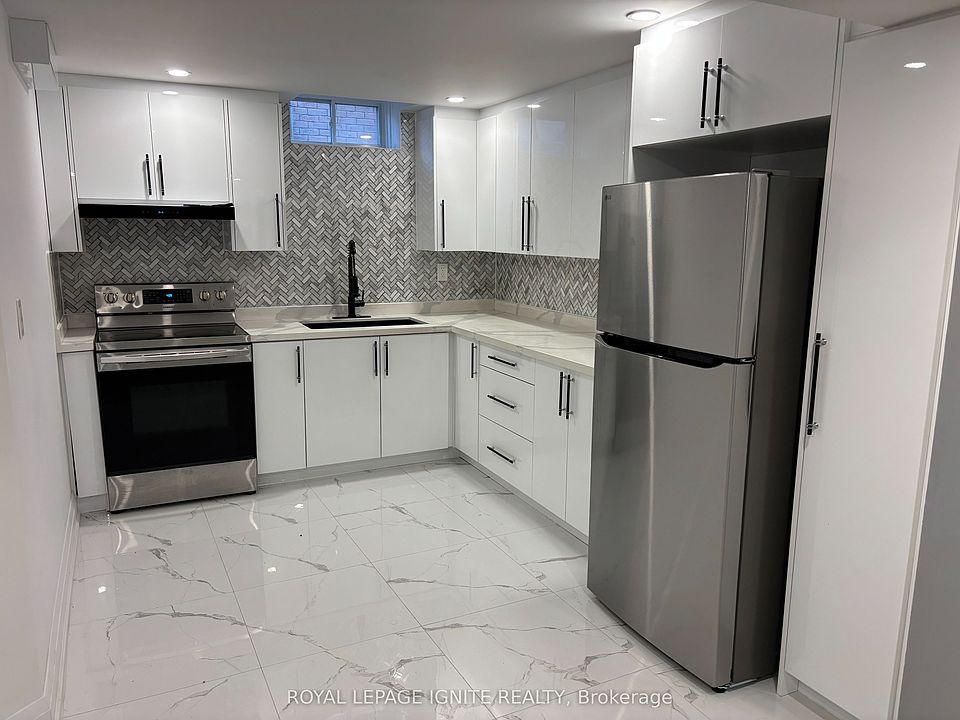 1st image of 308 Callaghan Cres