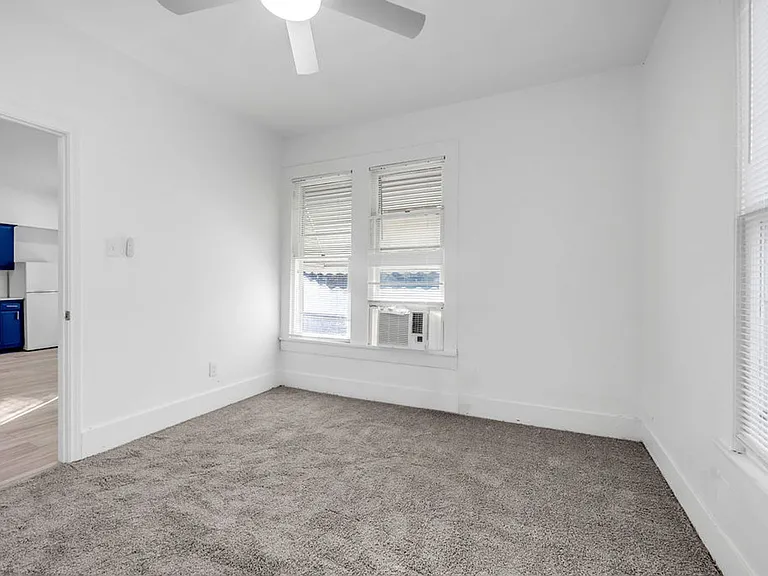 526 W Munson St — Photo 10