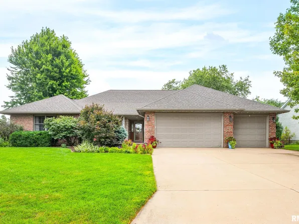 1920 Susan Hope Dr, Pekin, IL 61554