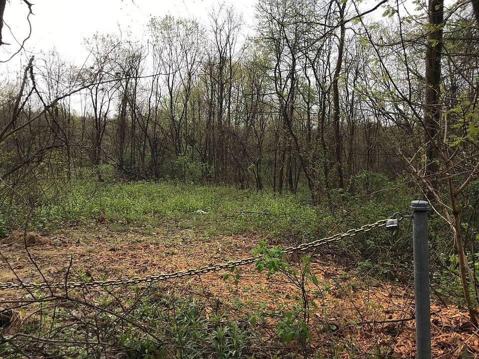 1st image of 90 Forest Dr