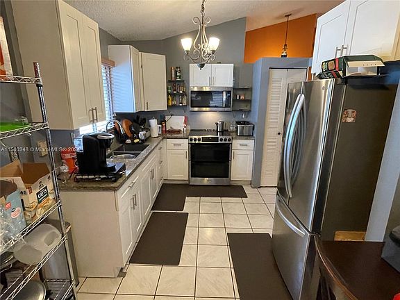 5th image of 1006 W Jasmine Ln