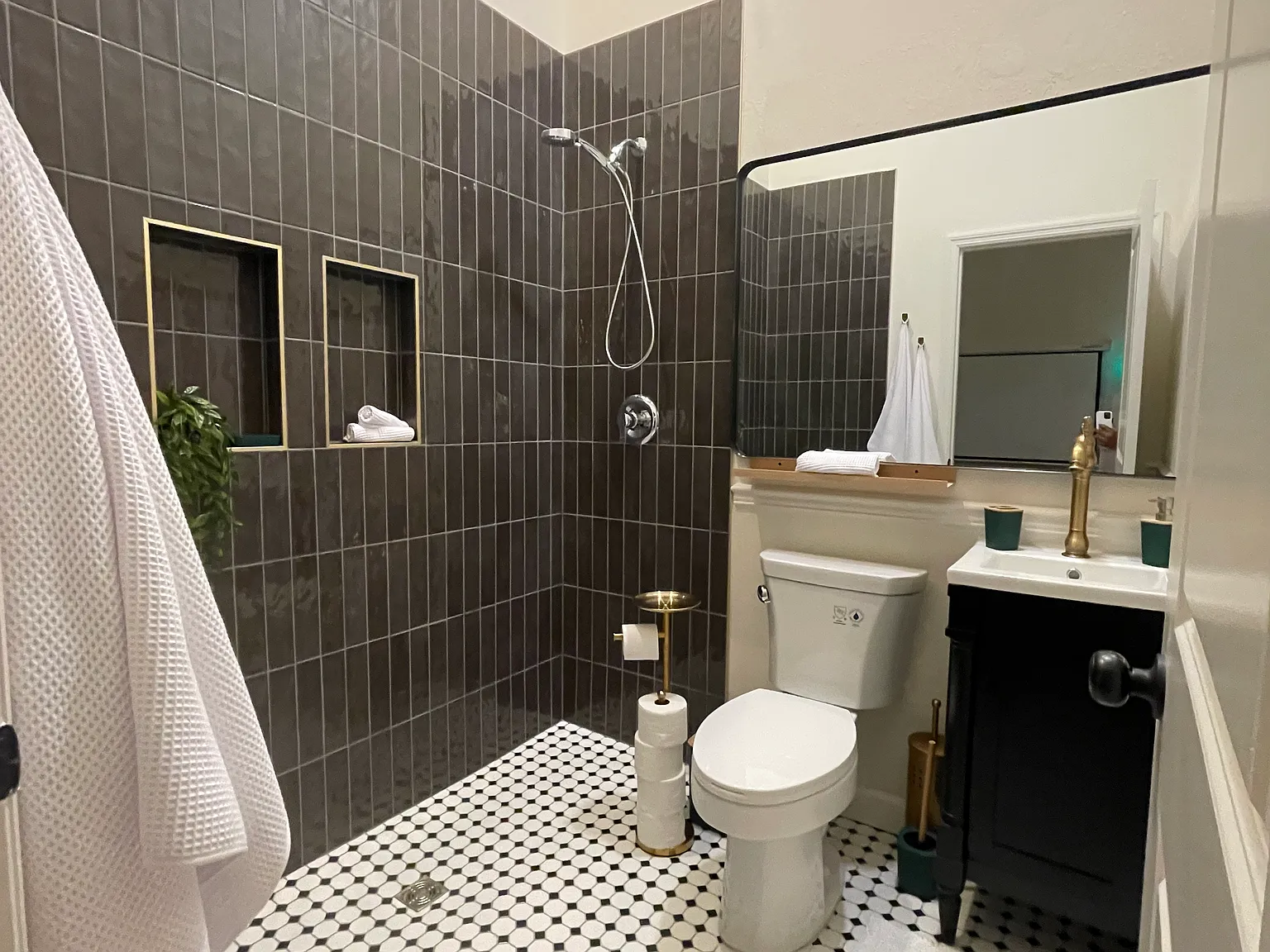 2 bed, 1250 sqft, $3,400 — Photo 3