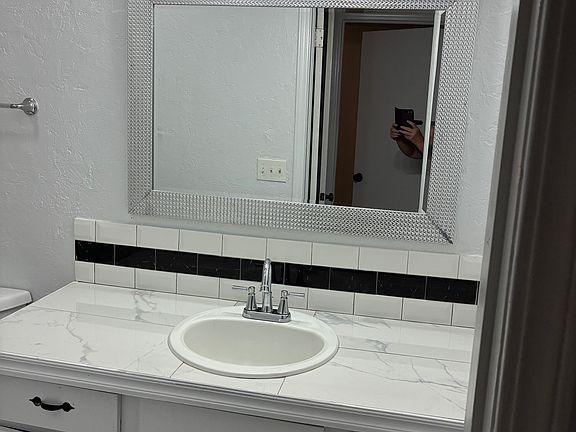 5th image of 912 N Gardner Ave #912