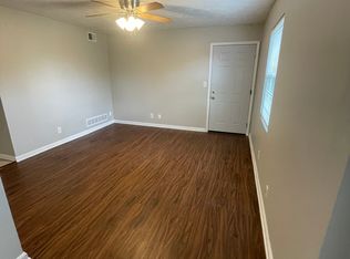 10400 Greentree Ln #4, Louisville, KY 40272