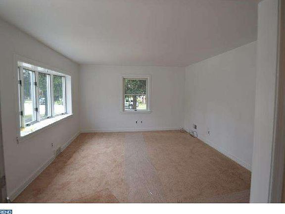 4th image of 309 Scarlett Ave