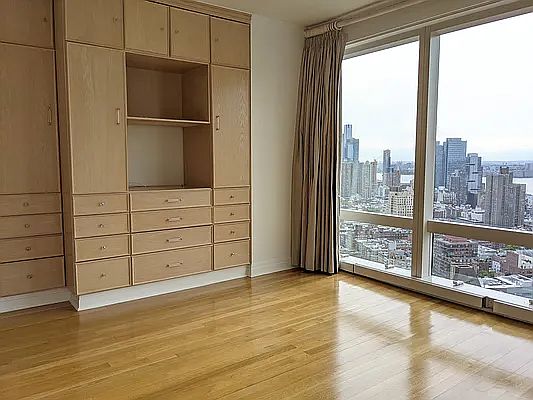 4th image of 25 Columbus Cir #54E