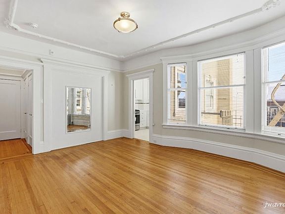 4th image of 1588 Sacramento St #1590-28