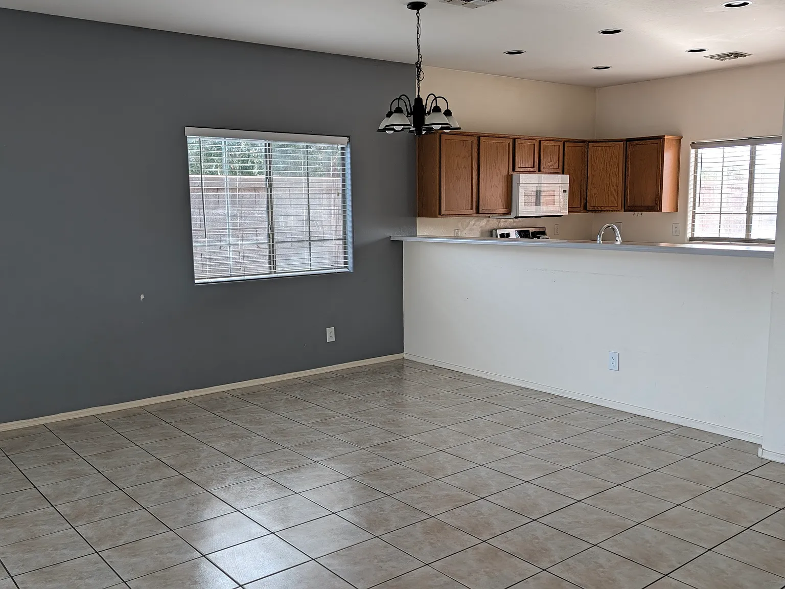 3 bed, 1350 sqft, $2,300 — Photo 3