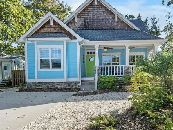 112 NE 28th Street, Oak Island, NC 28465