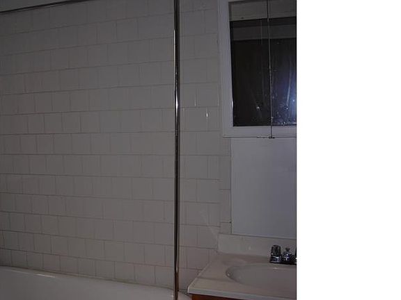 3rd image of 11004 S Vernon Ave Fl 3rd