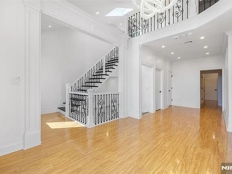 1080 River Rd — Photo 19