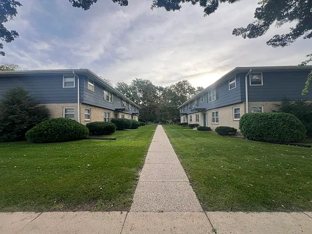 Oconomowoc - Worthington St.
