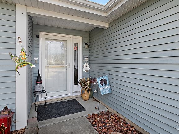 3rd image of 3811 Hale Ln