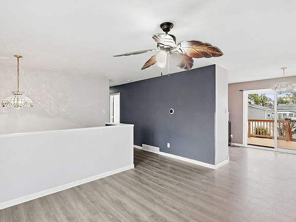 4th image of 9417 W Hawthorne Ave