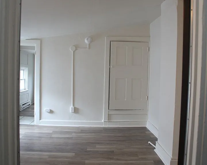 212 E Lemon St — Photo 5