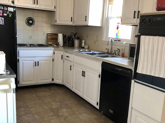 3rd image of 22 Sherwood Hill Dr
