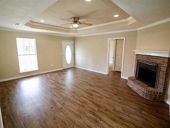 3rd image of 422 Oak Lawn Dr