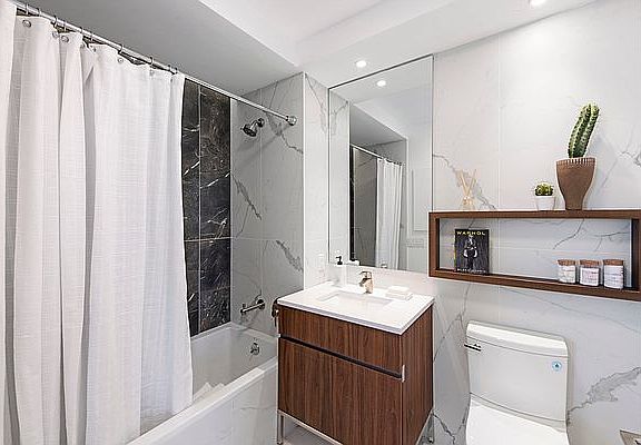 3rd image of 224 E 135th St #707