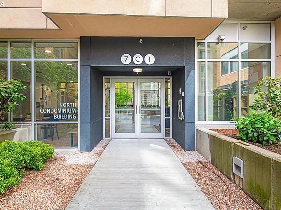 3rd image of 701 Columbia St APT 213