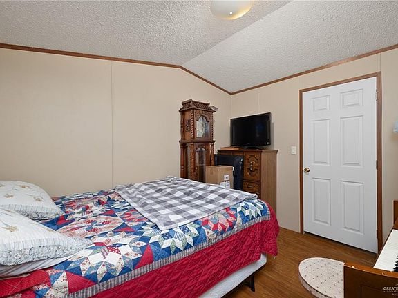 5th image of 901 Valencia Ave
