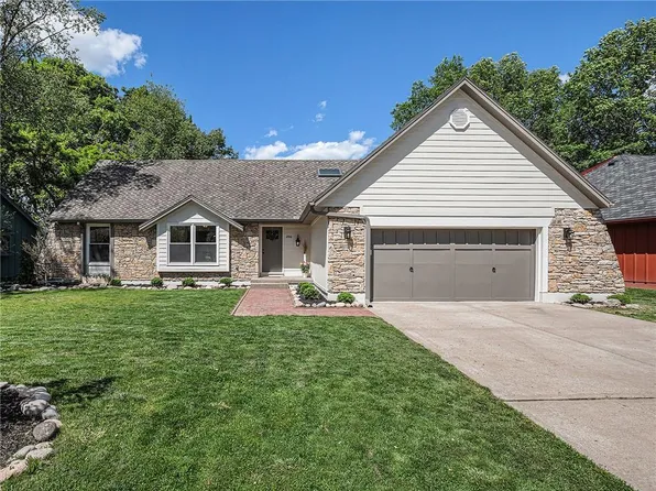 206 NW Cypress St, Lees Summit, MO 64064