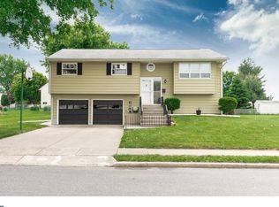 25 Gary Dr, Hamilton, NJ 08690