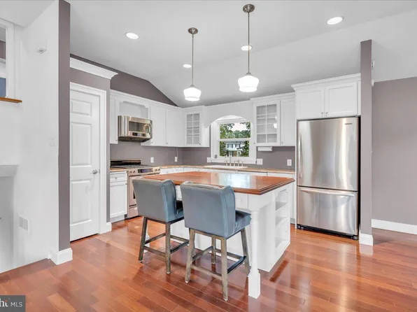 203 Dubois Rd, Glassboro, NJ 08028