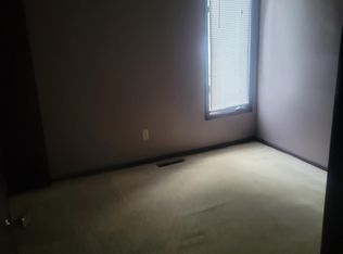 8910 W 101st Ter, Overland Park, KS 66212