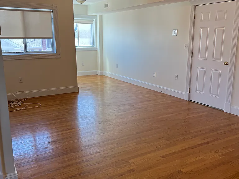 144 Washington St #8 — Photo 4