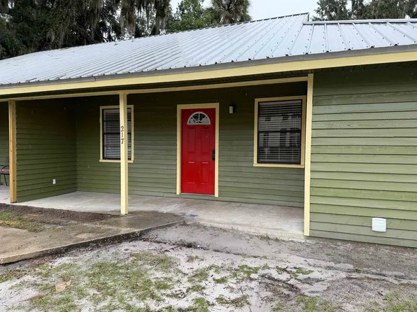 217 S 7th St, Palatka, FL 32177