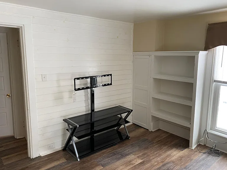 211 Keyes Ave #4 — Photo 3