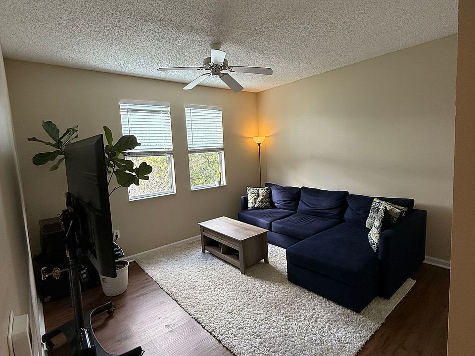 1st image of 533 NE 3rd Ave APT 330