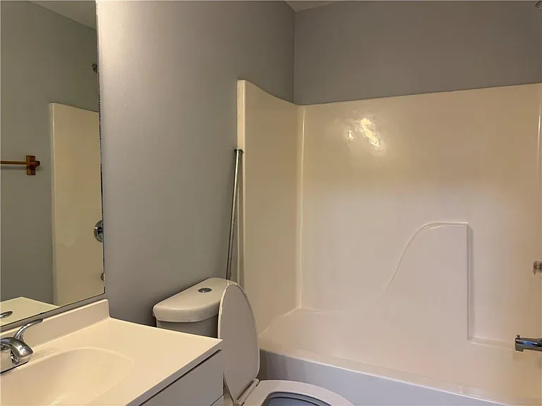 4209 Zephyrhills Dr NW — Photo 40