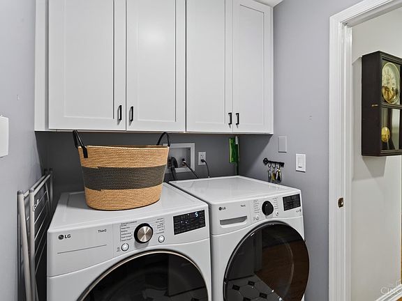 3rd image of 302 Shakerdale Rd
