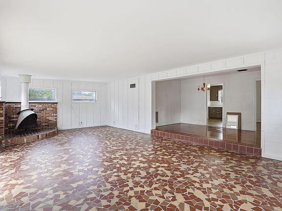 4th image of 4909 NW 39th Ave