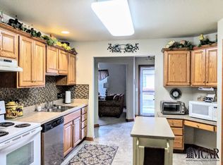 2422 Sutton Dr, Temperance, MI 48182