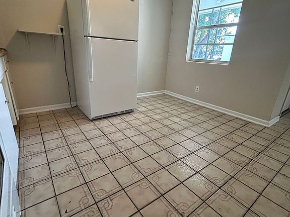 3rd image of 709 Gotham Ct #B
