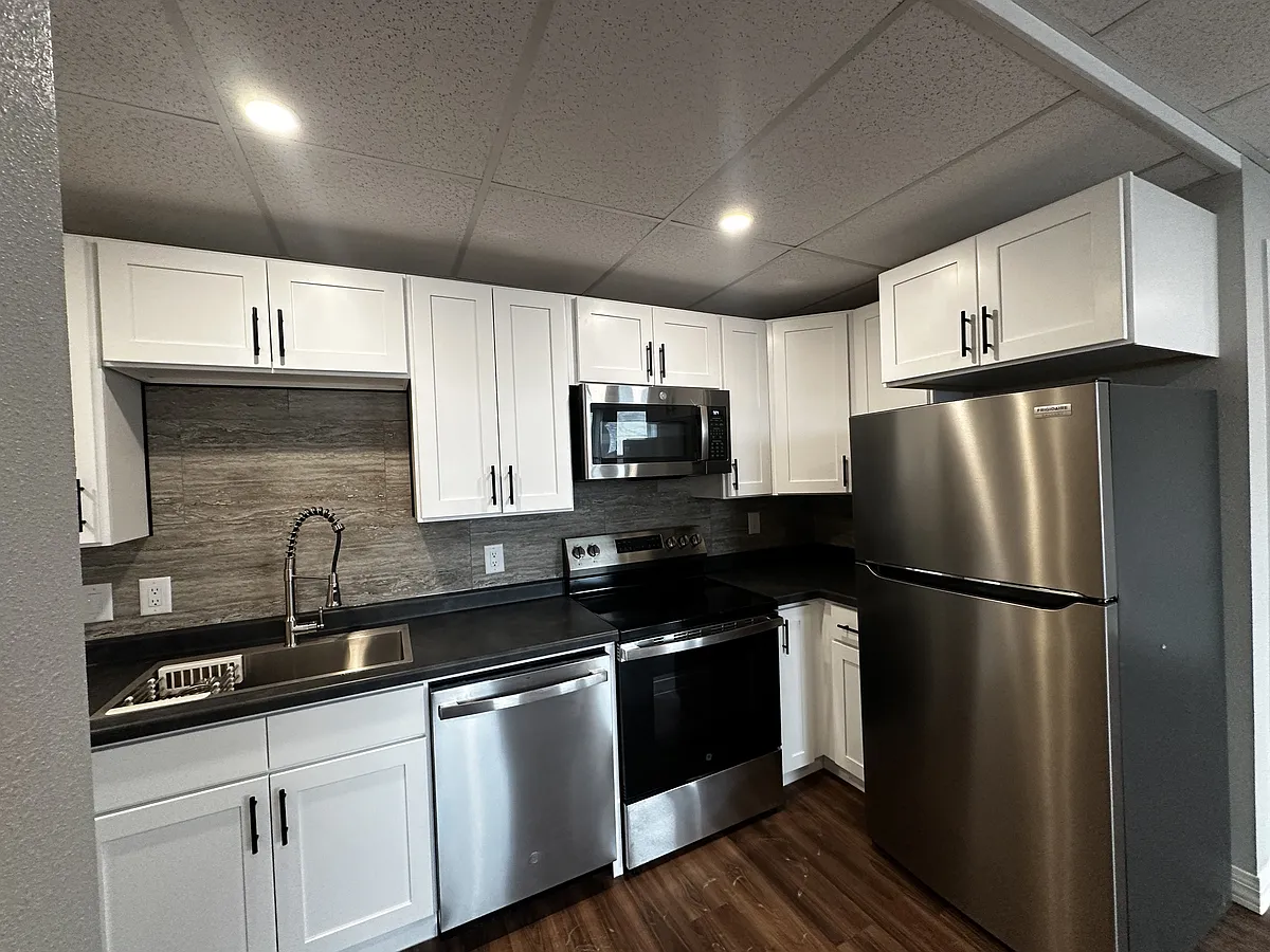 Building Photo - 204 4th Ave #1