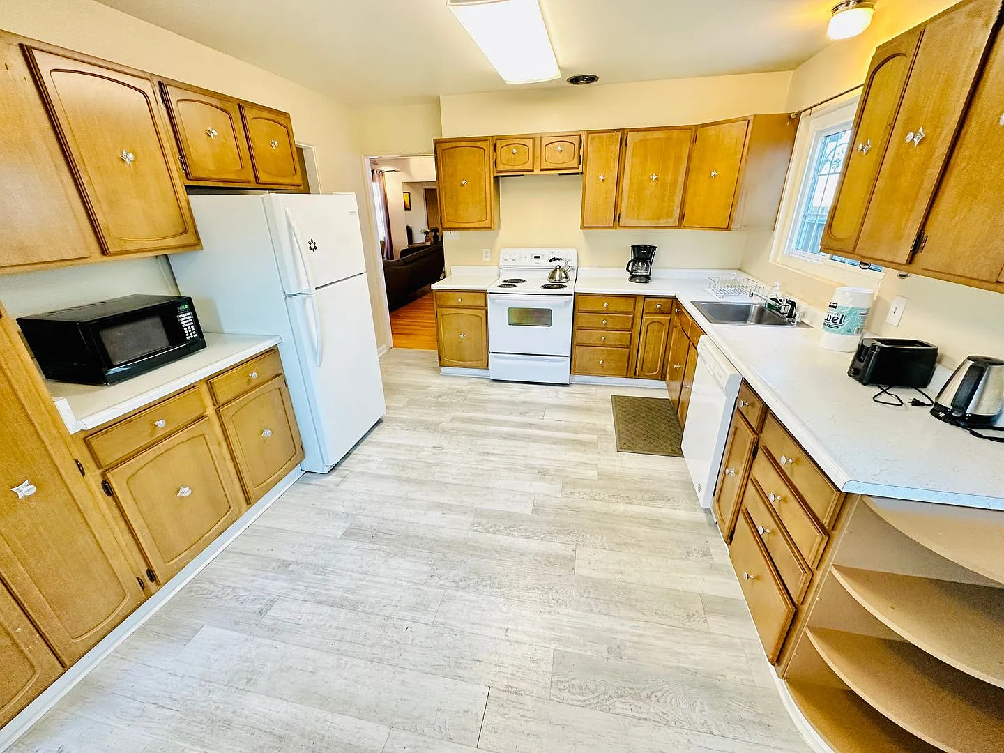 Large Midtown home in the center of it all — Photo 4