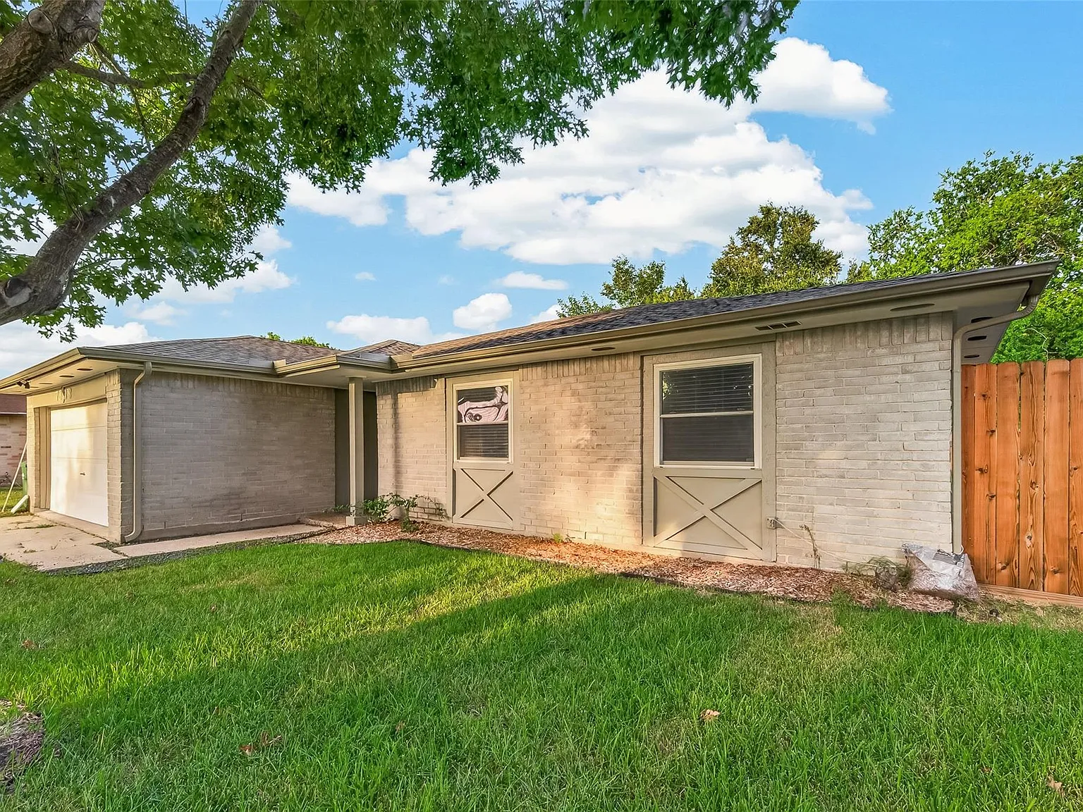 4 bed, 2.0 bath, 1568 sqft, $1,900 — Photo 3