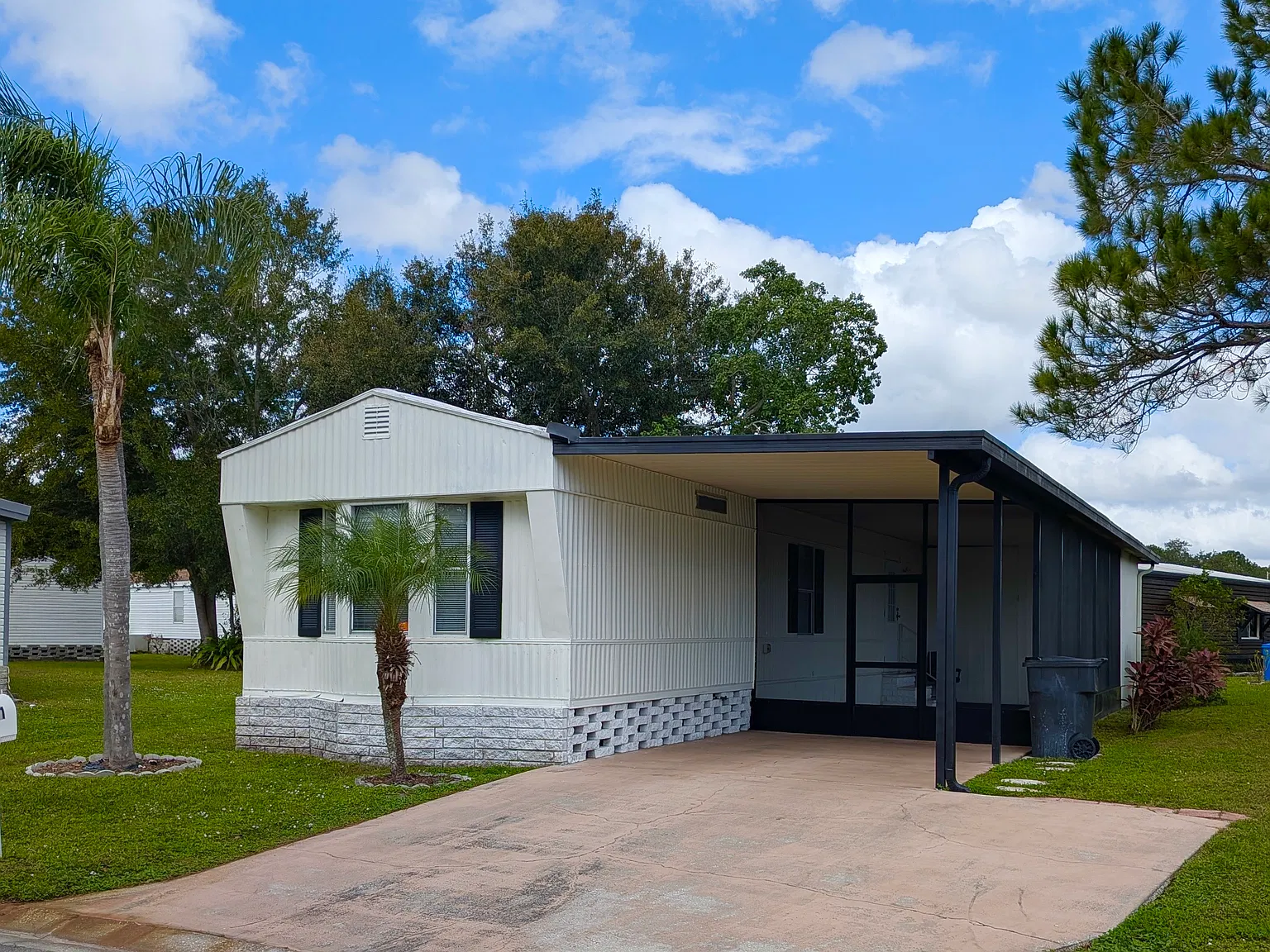 2 bed, 1000 sqft, $1,700 — Photo 1