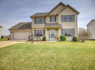 524 Hawthorne Dr, Saint Joseph, IL 61873