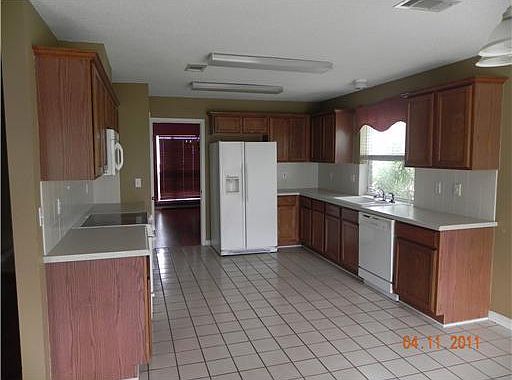 2nd image of 5007 Heritage Ln